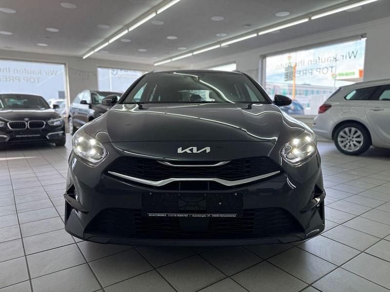 Second-hand Kia Ceed 101 CP (74 kW) 2022 Gri Hatchback