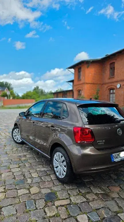 Gebraucht VW Polo Comfortline 60 PS (44 kW) 2014 Braun Limousine