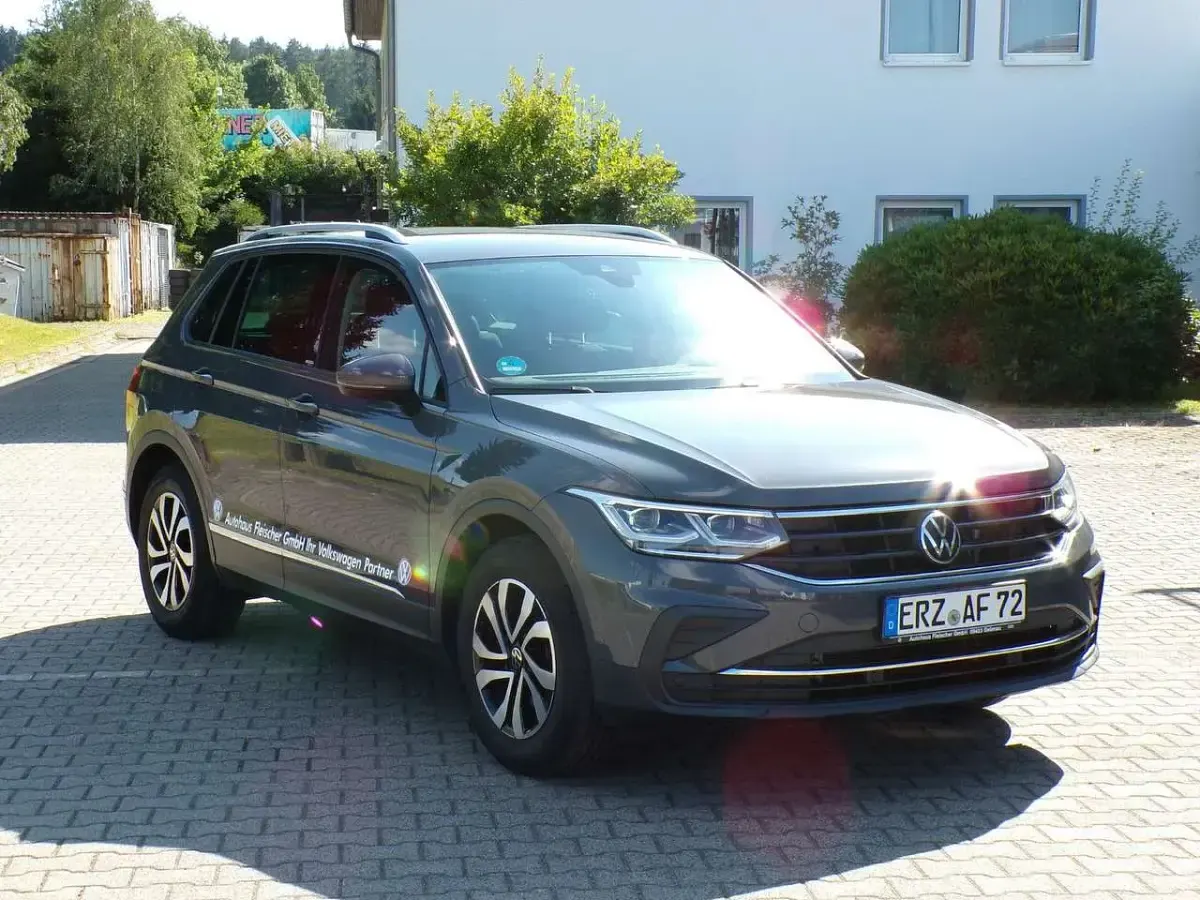 Gebraucht VW Tiguan Active 150 PS (110 kW) 2022 Grau SUV