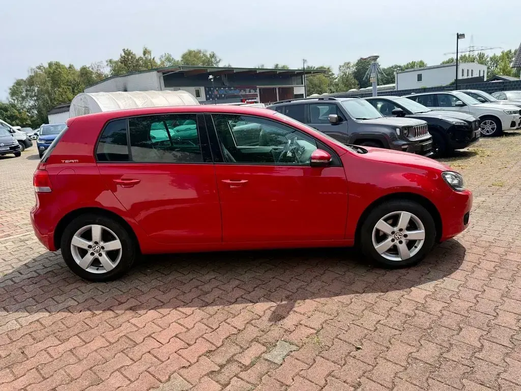 Gebraucht VW Golf VI Team 105 PS (77 kW) 2010 Rot Limousine