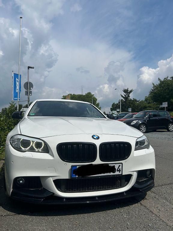 Weiß Gebraucht 2013 BMW 525 Performance Limousine | 15.500 € (Etwas zu teuer) - Bild 1/4