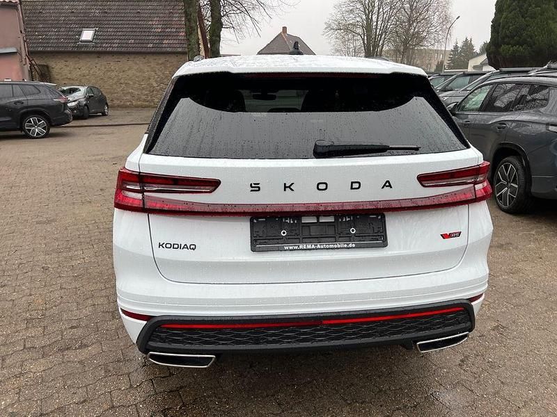 Neu Skoda Kodiaq RS 265 PS (194 kW) 2026 Moon white metallic SUV