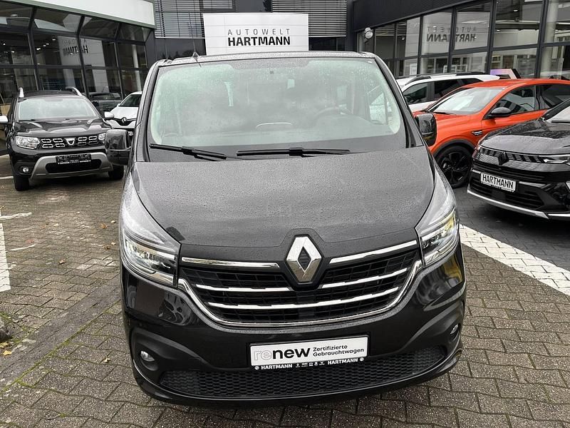 Tenebroschwarz (schwarz) Gebraucht 2021 Renault Trafic Life Van | 30.990 € - Bild 1/3