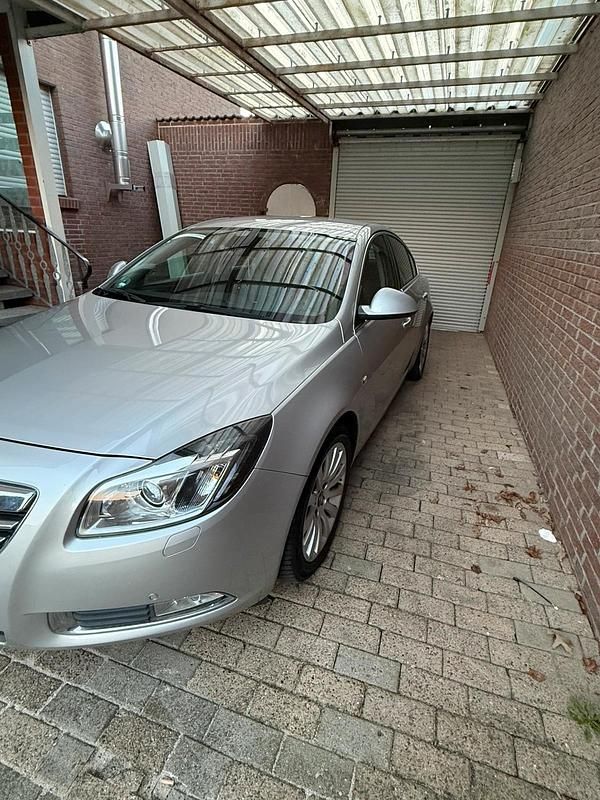 Gebraucht Opel Insignia 220 PS (161 kW) 2010 Silber Limousine