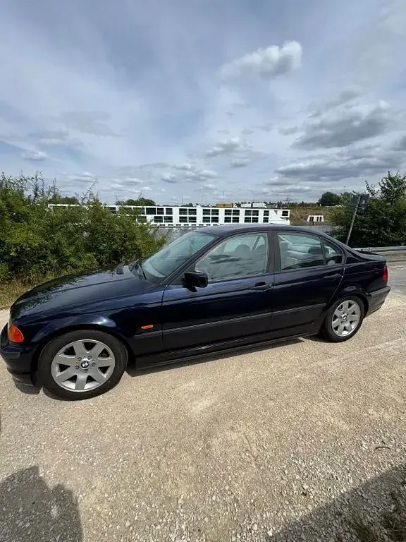 Gebraucht BMW 318 118 PS (86 kW) 1999 Blau Limousine