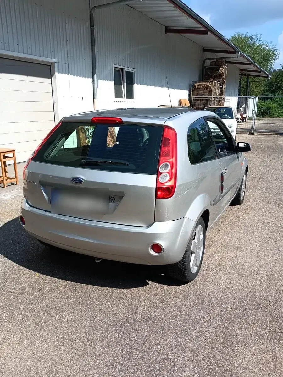 Gebraucht Ford Fiesta 60 PS (44 kW) 2005 Silber Kleinwagen