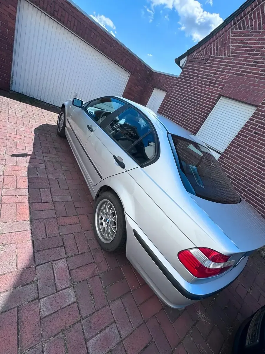 Gebraucht BMW 318 143 PS (105 kW) 2004 Silber Limousine
