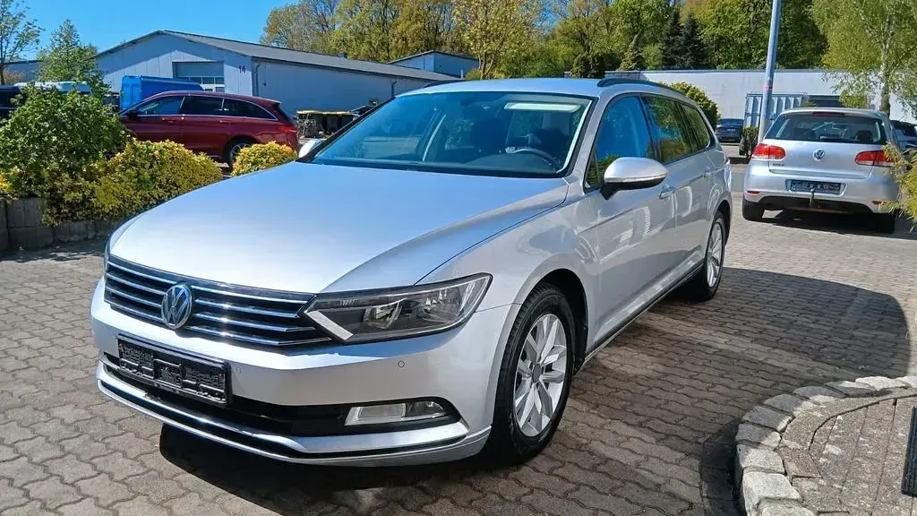 Gebraucht VW Passat Trendline 120 PS (88 kW) 2016 Silber Kombi