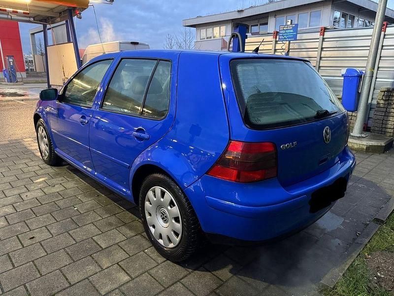 Gebraucht VW Golf Highline 101 PS (74 kW) 1999 Blau Limousine