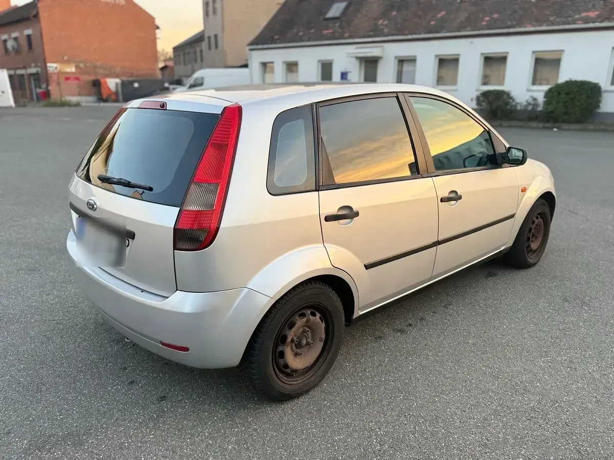 Gebraucht Ford Fiesta 80 PS (58 kW) 2004 Grau Kleinwagen