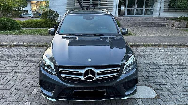 Grau Gebraucht 2016 Mercedes GLE350 AMG line SUV | 29.999 € (Guter Preis) - Bild 1/4