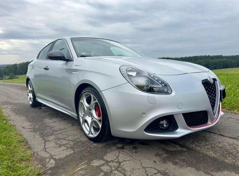 Gebraucht Alfa Romeo Giulietta Quadrifoglio Verde 175 PS (128 kW) 2014 (silverstone grau) Limousine