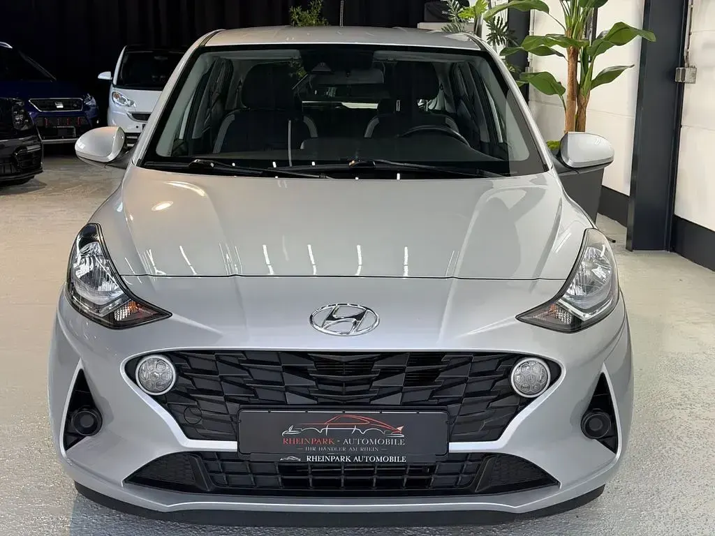 Gebraucht Hyundai i10 Select 67 PS (49 kW) 2023 Silber Kleinwagen