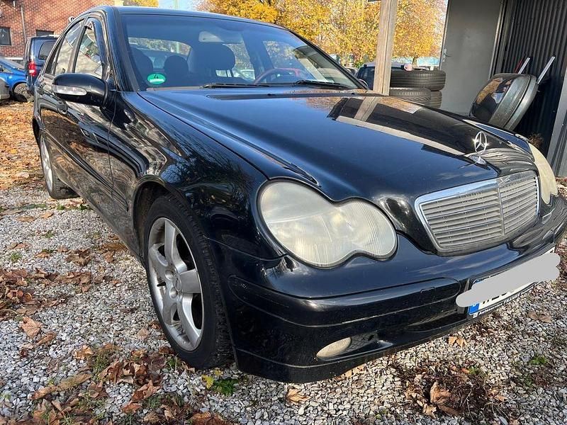 Schwarz Gebraucht 2005 Mercedes C220 Limousine | 1.990 € (Guter Preis) - Bild 1/4