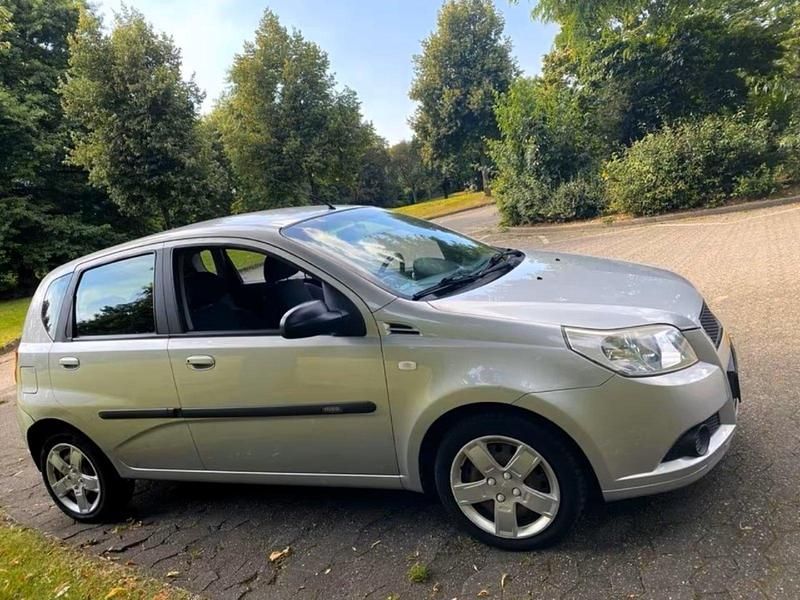 Gebraucht Chevrolet Aveo 84 PS (61 kW) 2009 Silber Kleinwagen
