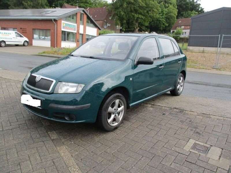 Grün Gebraucht 2005 Skoda Fabia Ambiente Limousine | 990 € (Guter Preis) - Bild 1/4