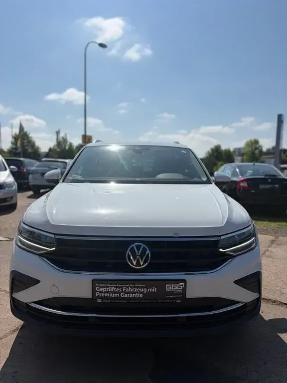 Gebraucht VW Tiguan Active 122 PS (89 kW) 2021 Weiß SUV