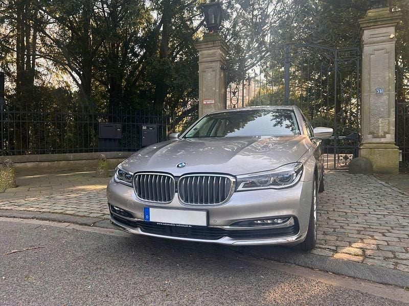 Gebraucht BMW 730 265 PS (194 kW) 2018 Beige Limousine