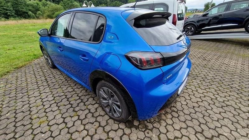 Gebraucht Peugeot e-208 Allure 100 kW (136 PS) 2020 Vertigo blau metallic (metallic) Kleinwagen