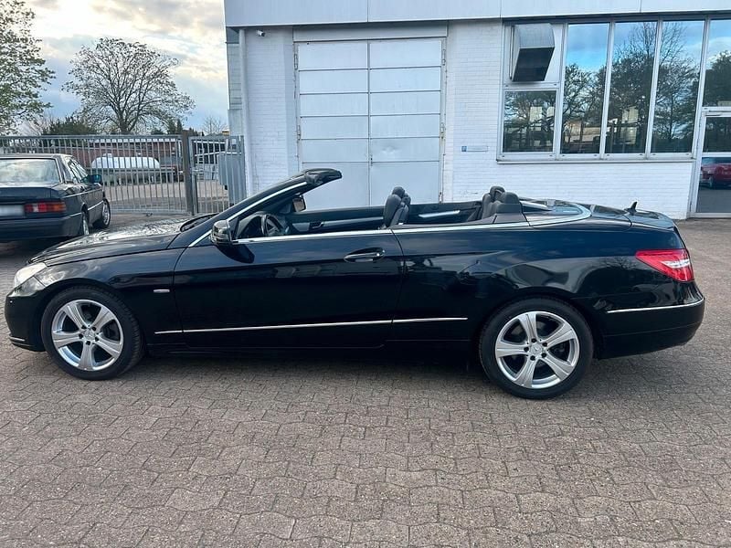 Gebraucht Mercedes E220 170 PS (125 kW) 2011 Schwarz Cabrio