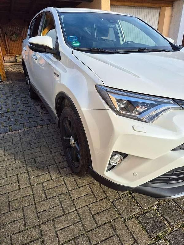 Gebraucht Toyota RAV4 Hybrid Team 155 PS (114 kW) 2018 Weiß SUV