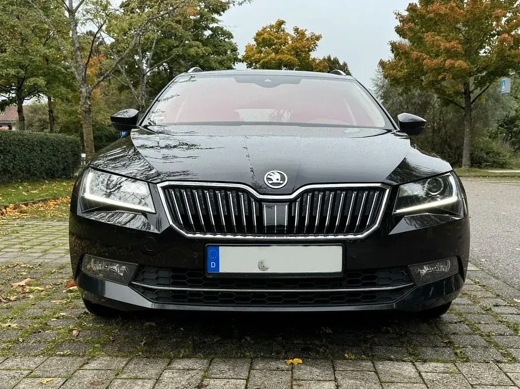 Używany Skoda Superb Style 190 KM (139 kW) 2018 Czarny Kombi