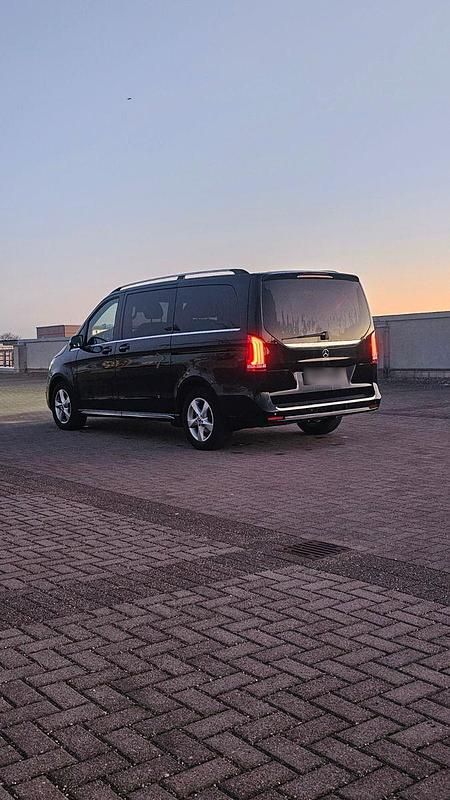Gebraucht Mercedes V300 237 PS (174 kW) 2022 Schwarz Van / Kleinbus