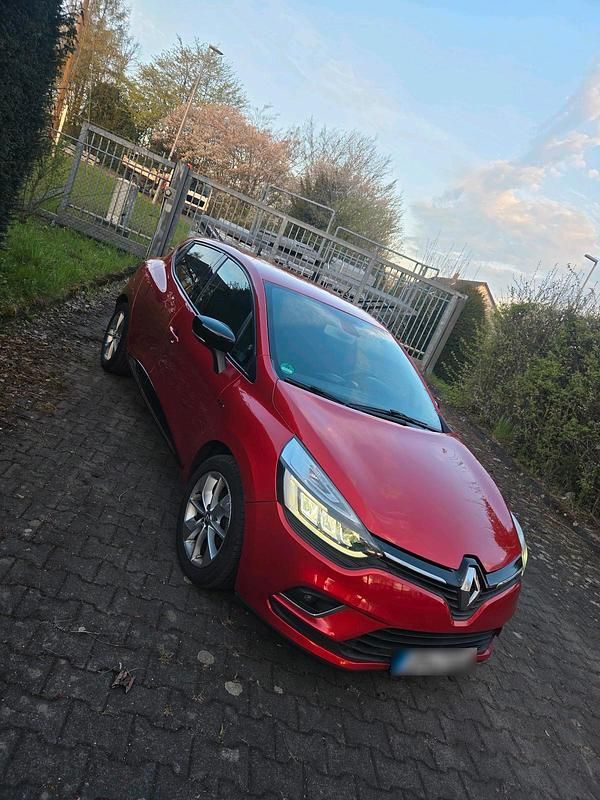 Gebraucht Renault Clio IV Luxe 90 PS (66 kW) 2017 Rot Kleinwagen