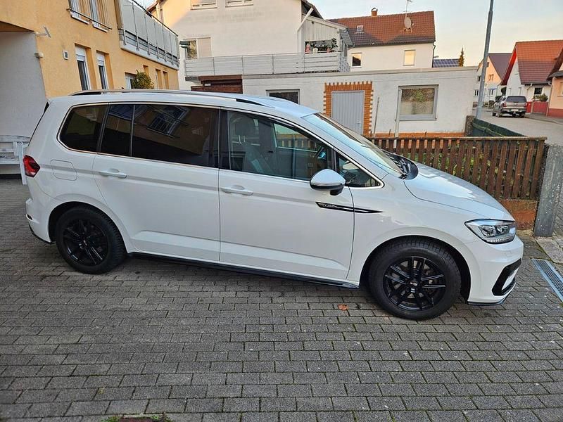 Weiß Gebraucht 2016 VW Touran Highline Van / Kleinbus | 16.500 € (Guter Preis) - Bild 1/4