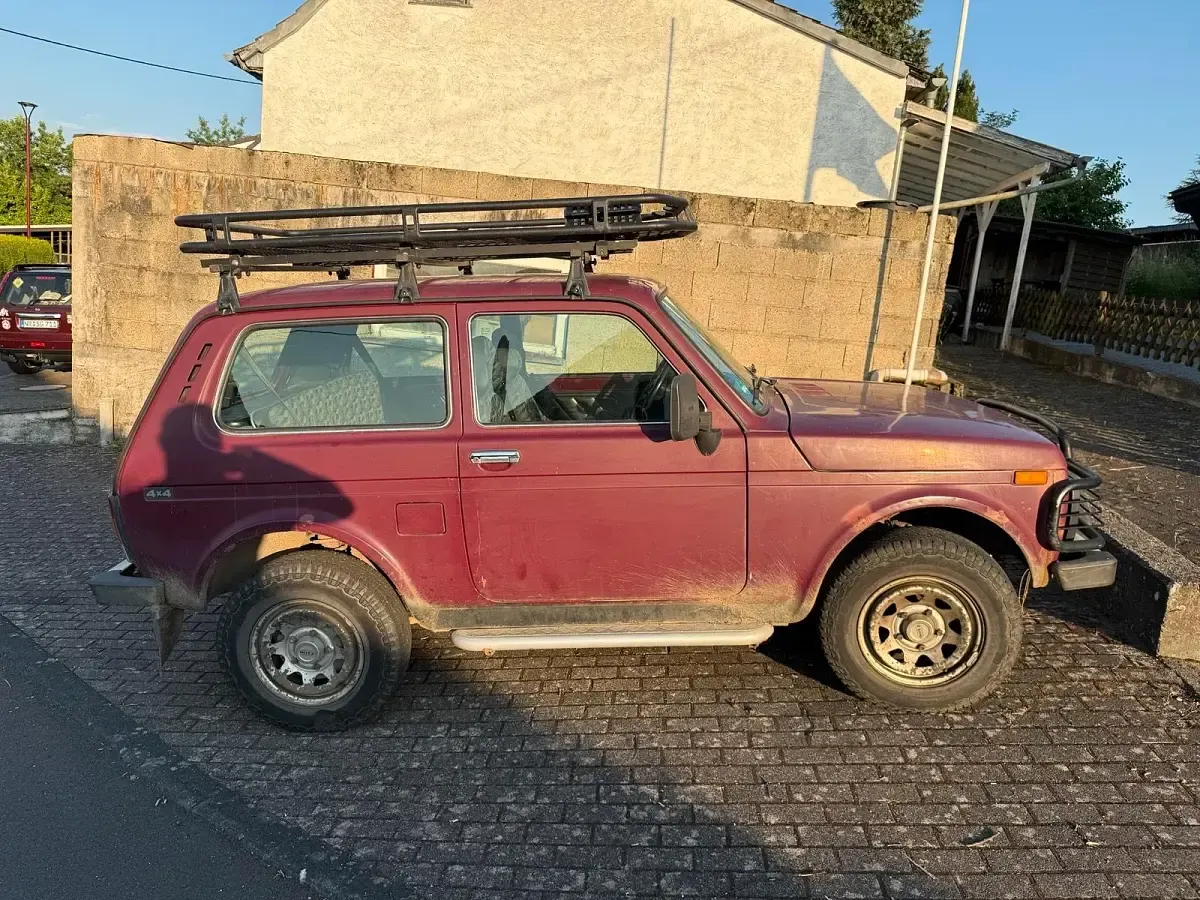 Gebraucht Lada niva 80 PS (58 kW) 2003 Rot SUV