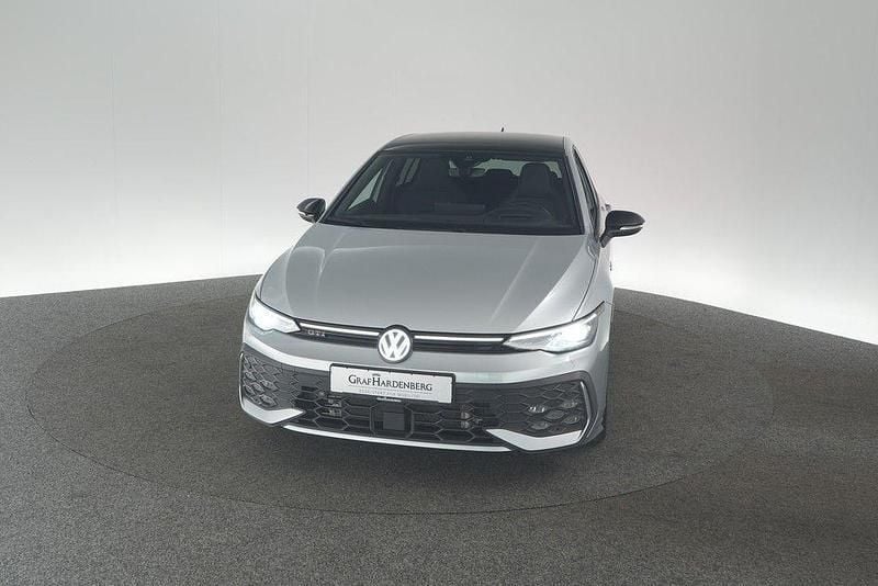 Silber Gebraucht 2024 VW Golf VIII GTI Limousine | 38.910 € (Fairer Preis) - Bild 1/4