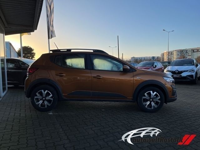 Gebraucht Dacia Sandero Comfort 101 PS (74 kW) 2022 Orange Kleinwagen