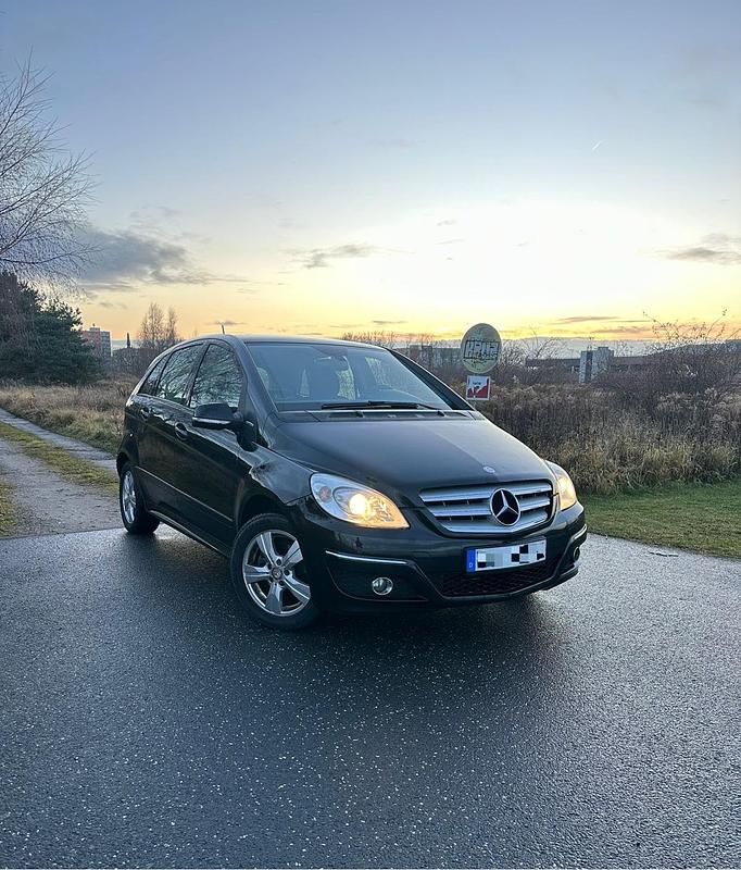 Schwarz Gebraucht 2010 Mercedes B160 Van / Kleinbus | 3.500 € (Fairer Preis) - Bild 1/4