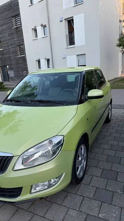 Gebraucht Skoda Fabia Ambition 86 PS (63 kW) 2013 Grün Limousine
