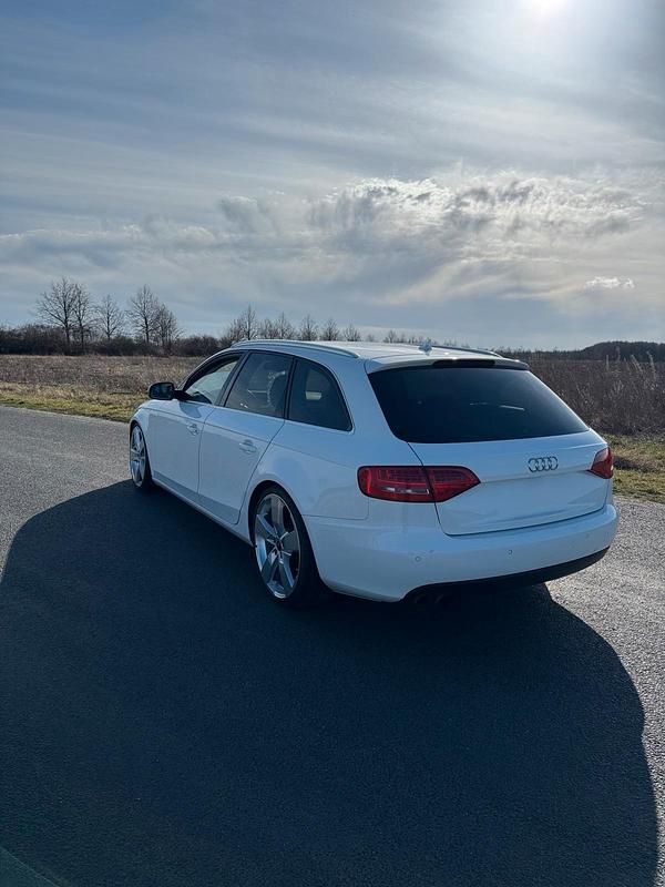 Gebraucht Audi A4 143 PS (105 kW) 2011 Weiß Kombi