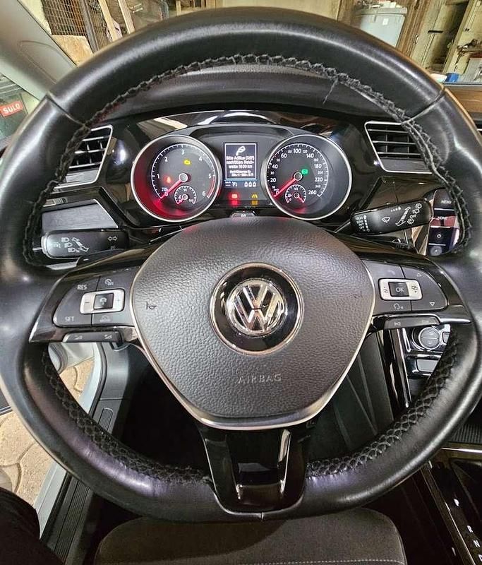 Gebraucht VW Touran Highline 190 PS (139 kW) 2018 Silber Van / Kleinbus