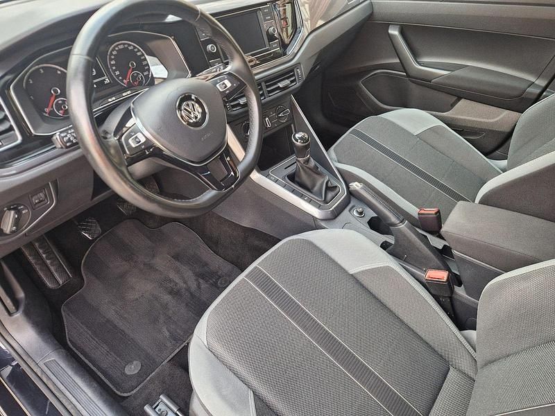 Schwarz Gebraucht 2018 VW Polo Highline Kleinwagen | 12.990 € - Bild 1/4