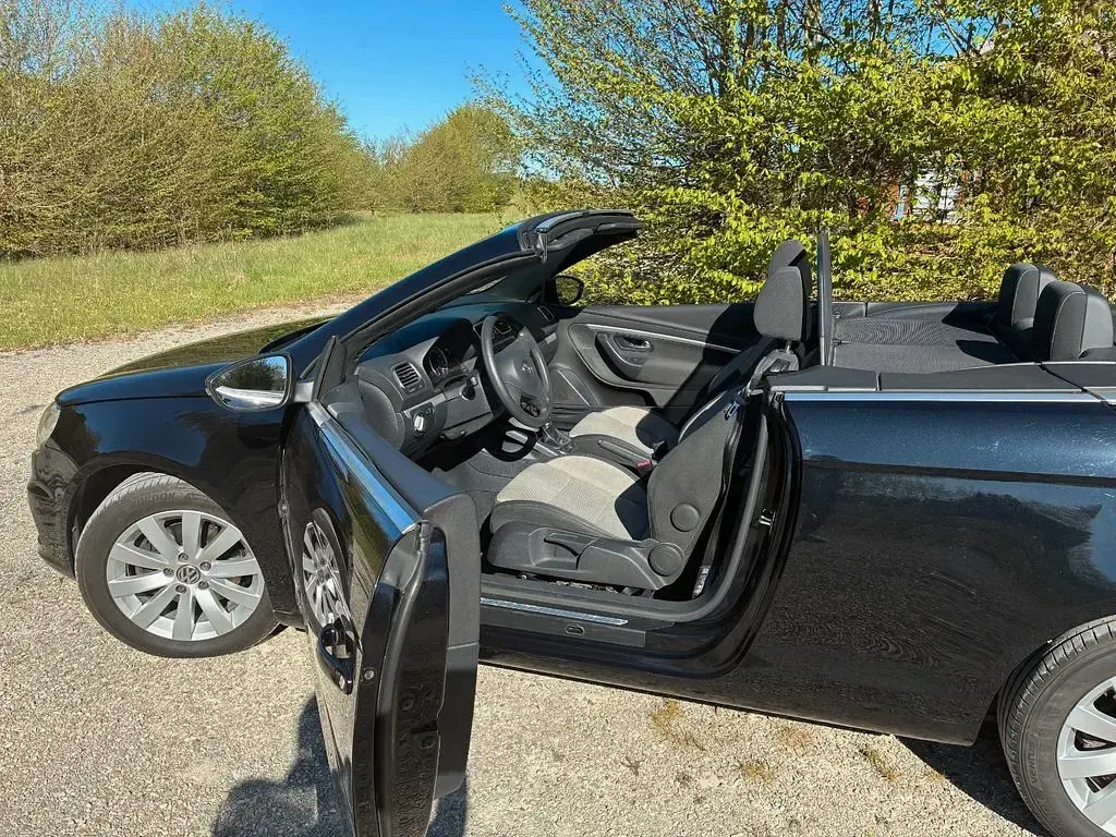 Second-hand VW Eos 122 CP (89 kW) 2012 Negru Cabrio