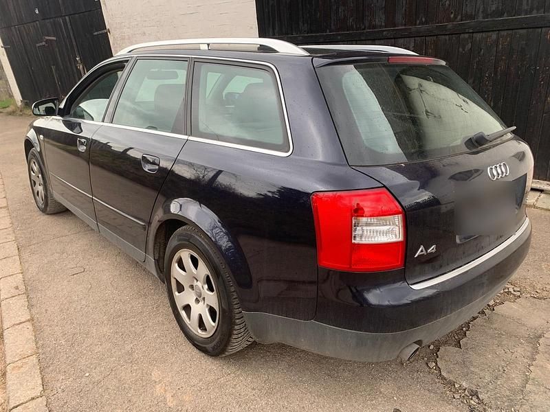 Gebraucht Audi A4 131 PS (96 kW) 2002 Schwarz Kombi