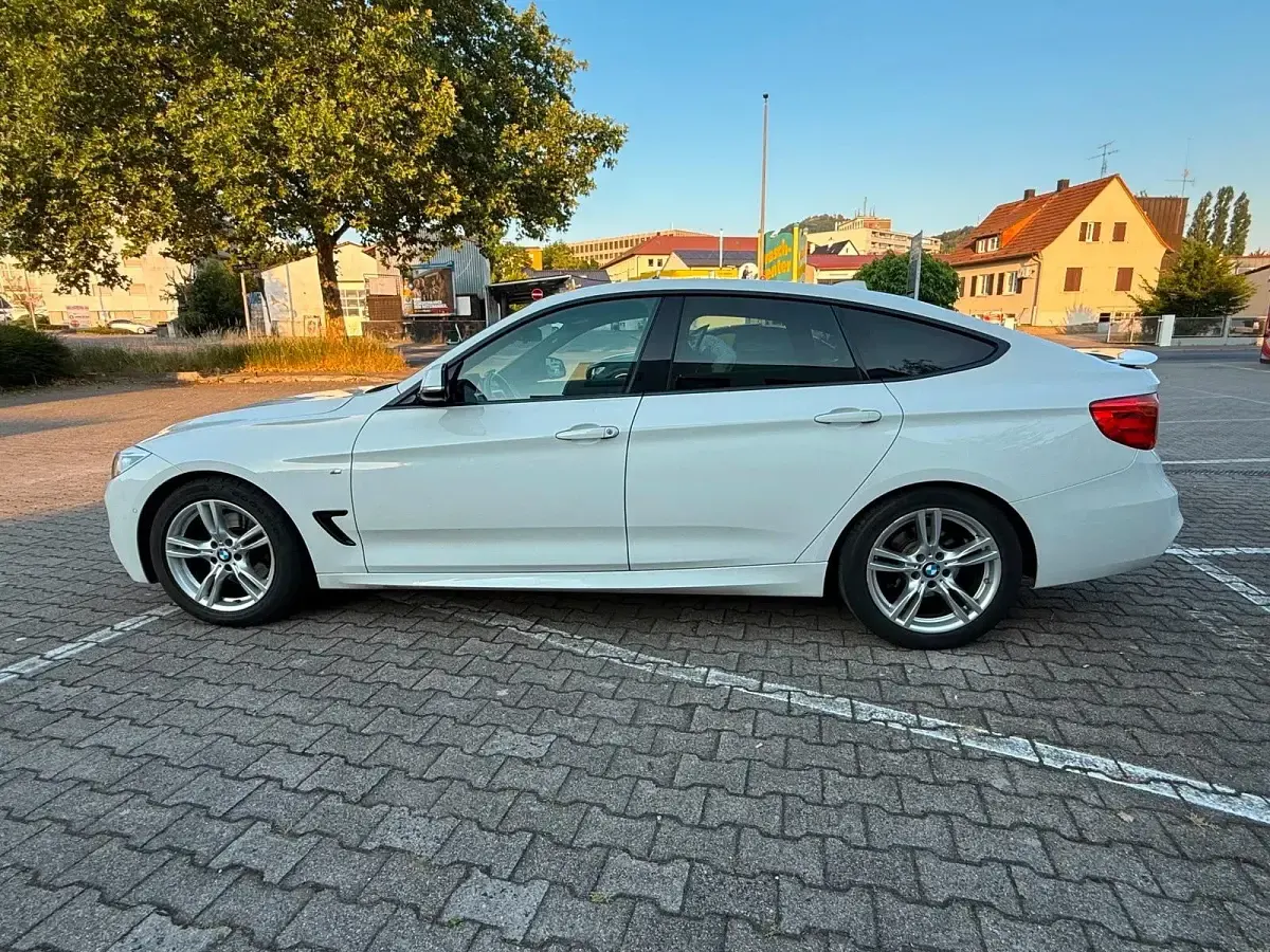 Gebraucht BMW 325 M Sport 218 PS (160 kW) 2015 Weiß Limousine
