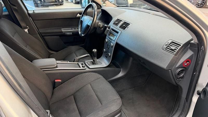 Gebraucht Volvo V50 Kinetic 114 PS (83 kW) 2011 Silber Kombi