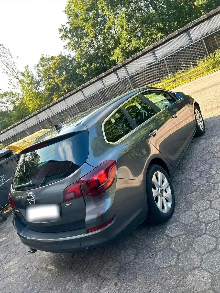 Gebraucht Opel Astra 165 PS (121 kW) 2012 Grau Kombi