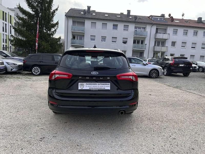 Gebraucht Ford Focus Cool & Connect 95 PS (69 kW) 2020 Agate black Kombi