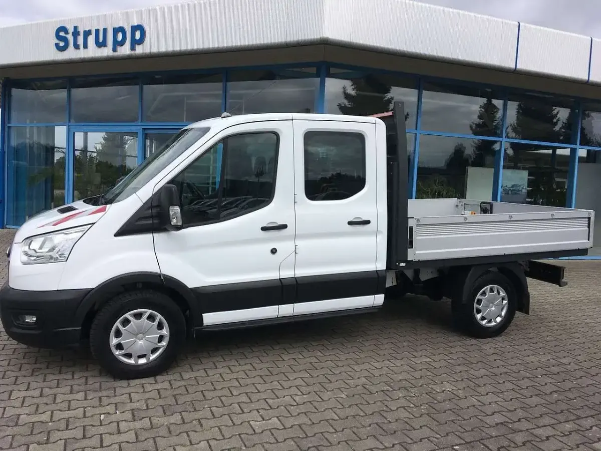 Gebraucht Ford Transit Trend 131 PS (96 kW) 2022 Frozen white Van