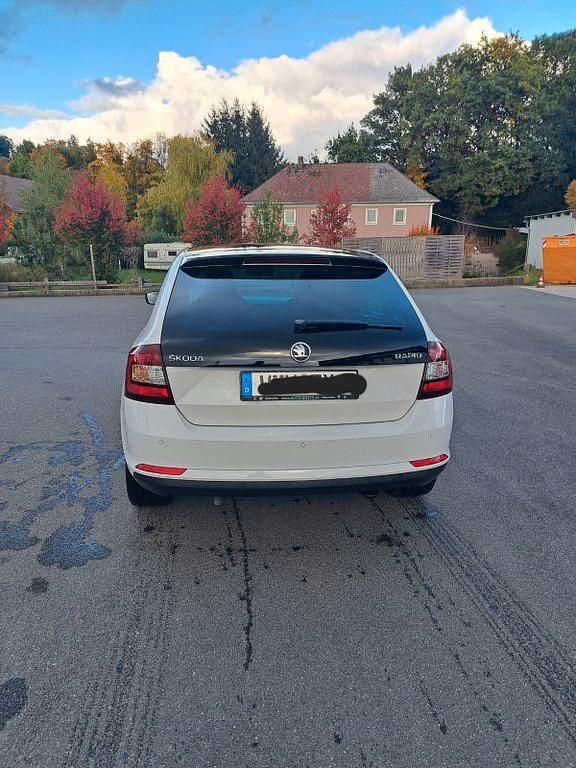 Gebraucht Skoda Rapid Active 105 PS (77 kW) 2014 Weiß Limousine