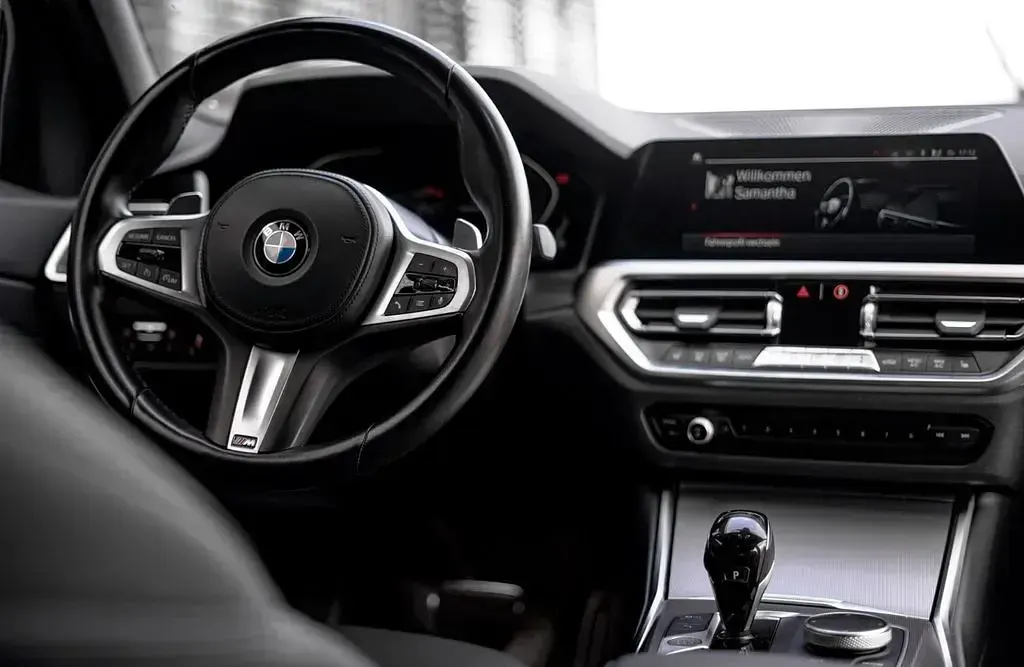 Gebraucht BMW 320 M Sport 190 PS (139 kW) 2022 Weiß Limousine