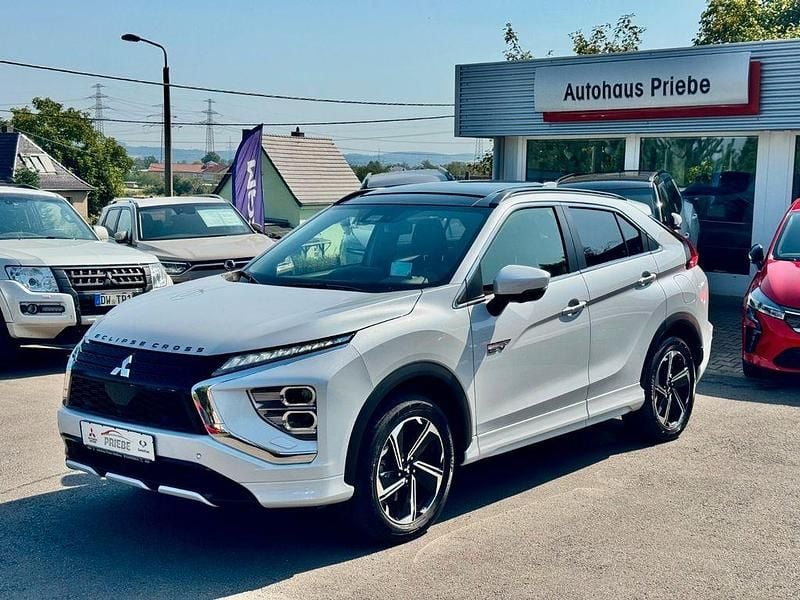 Weiß Gebraucht 2022 Mitsubishi Eclipse Cross Top SUV | 26.990 € (Teuer) - Bild 1/4