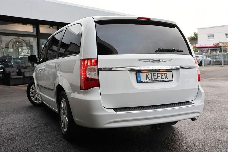 Gebraucht Chrysler Voyager 287 PS (211 kW) 2015 Weiß Van / Kleinbus