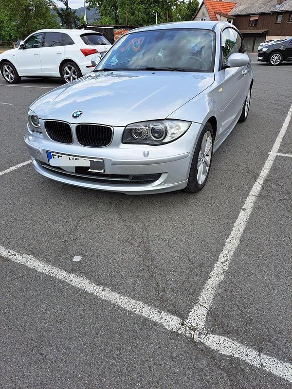 Gebraucht BMW 118 143 PS (105 kW) 2009 Silber Kleinwagen