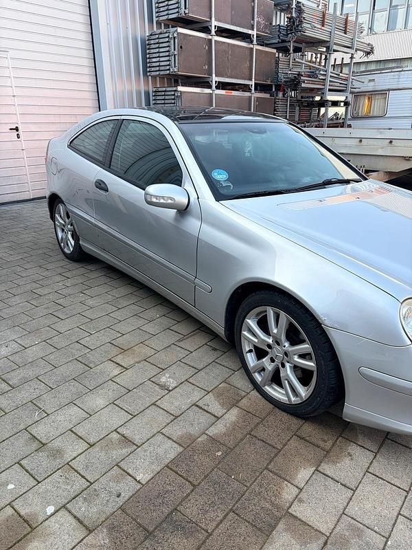 Gebraucht Mercedes C200 160 PS (117 kW) 2004 Silber Coupé